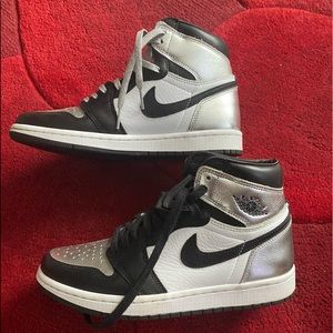 Jordan one’s. Kid size 7 /women’s 8 1/2. They run small